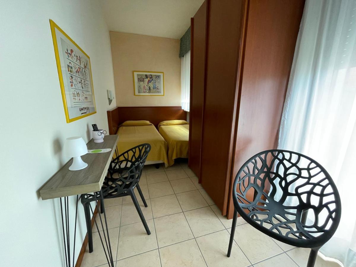 Hotel Virginia Garda  Ngoại thất bức ảnh