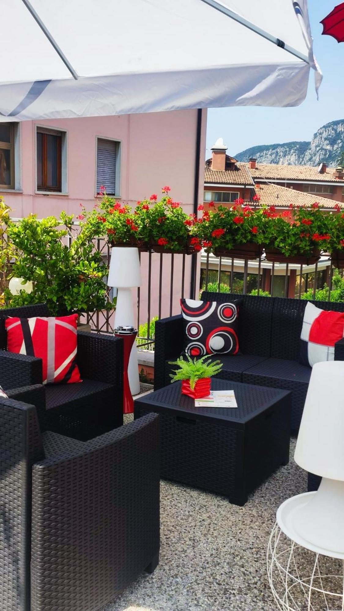 Hotel Virginia Garda  Ngoại thất bức ảnh
