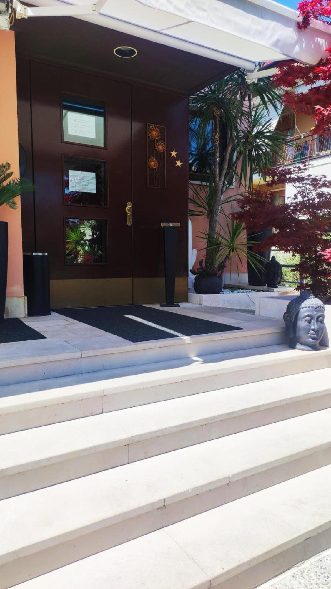 Hotel Virginia Garda  Ngoại thất bức ảnh